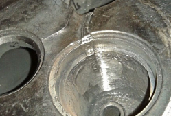 Reparatur eines Oldtimer-Zylinderkopfes Reparatur eines Oldtimer-Zylinderkopfes